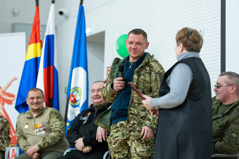«Честь имею служить Отчизне»: в школе Чкаловска состоялась встреча молодёжи и ветеранов СВО (фоторепортаж) - Новости Калининграда