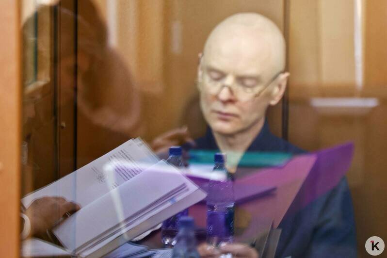 «Храни господь близких моих»: репортаж из зала суда, где экс-ректор БФУ Фёдоров и его заместитель Мялкина произнесли последние слова (фото)    - Новости Калининграда | Фото: Александр Подгорчук / «Клопс»