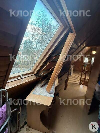 Внутри помещения сквозные дыры  | Фото: предоставила хозяйка дома