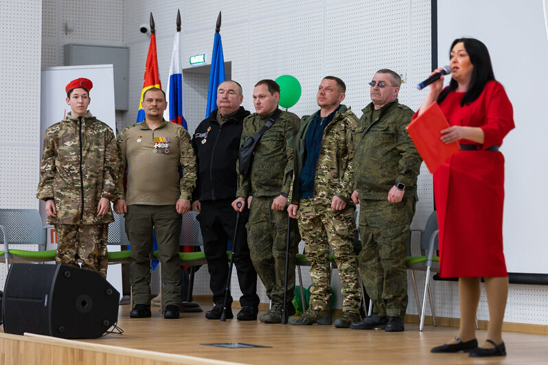 «Честь имею служить Отчизне»: в школе Чкаловска состоялась встреча молодёжи и ветеранов СВО (фоторепортаж) - Новости Калининграда