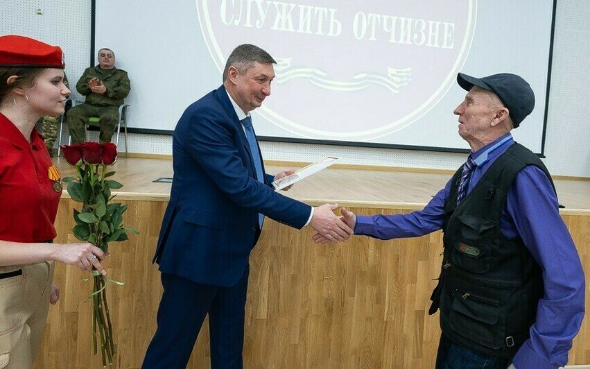 «Честь имею служить Отчизне»: в школе Чкаловска состоялась встреча молодёжи и ветеранов СВО (фоторепортаж) - Новости Калининграда