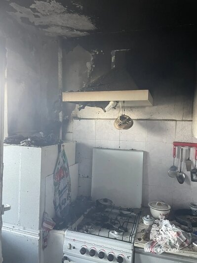 Вспыхнула газовая труба на кухне: подробности пожара в доме на Сергеева - Новости Калининграда | Фото: МЧС региона