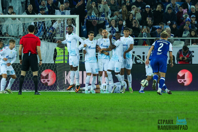 Моменты игры. | Фото: Александр Мелехов