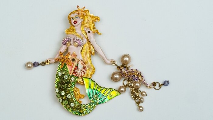 Брошь «Русалка». «Lunch at The Ritz». 1980-е. США. Металл, стразы, пластик, имитация жемчуга, краска; литьё