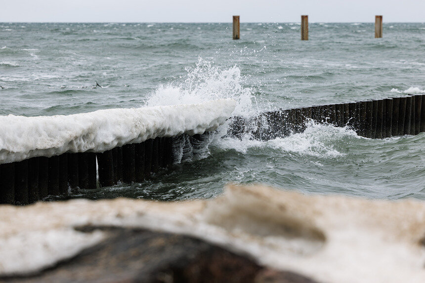 В прибрежных районах примечали: если в марте море часто штормит, апрель будет ветреным. | Фото: Александр Мелехов