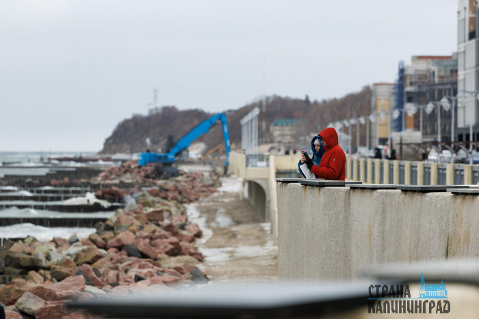 На скандальном променаде в Светлогорске появились рабочие