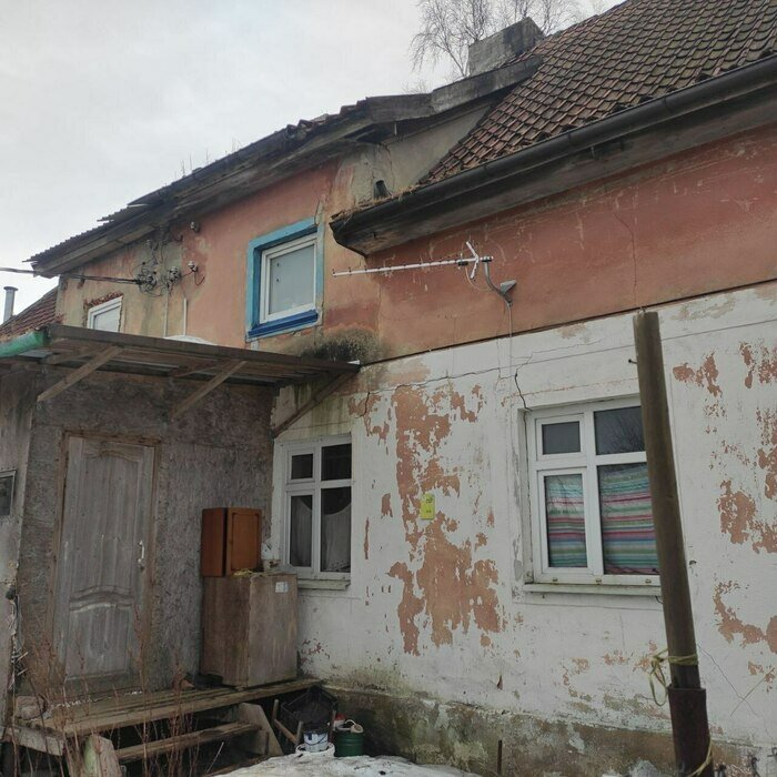 Жильцы считают, что опасный дом нужно огородить, чтобы туда не проникали вандалы и дети.  | Фото: прокуратура Калининградской области