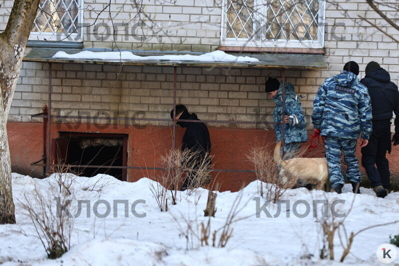 Дом оцепили, на месте работали экстренные службы  | Фото: Александр Подгорчук / «Клопс»