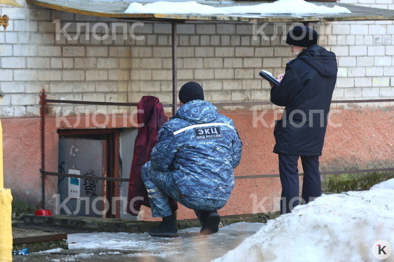 Дом оцепили, на месте работали экстренные службы  | Фото: Александр Подгорчук / «Клопс»