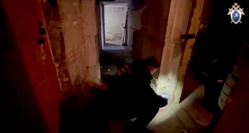 Мужчина подложил своей бывшей взрывчатку в виде кирпича | Кадр видео оперативной съемки СУ СК России по Калининградской области