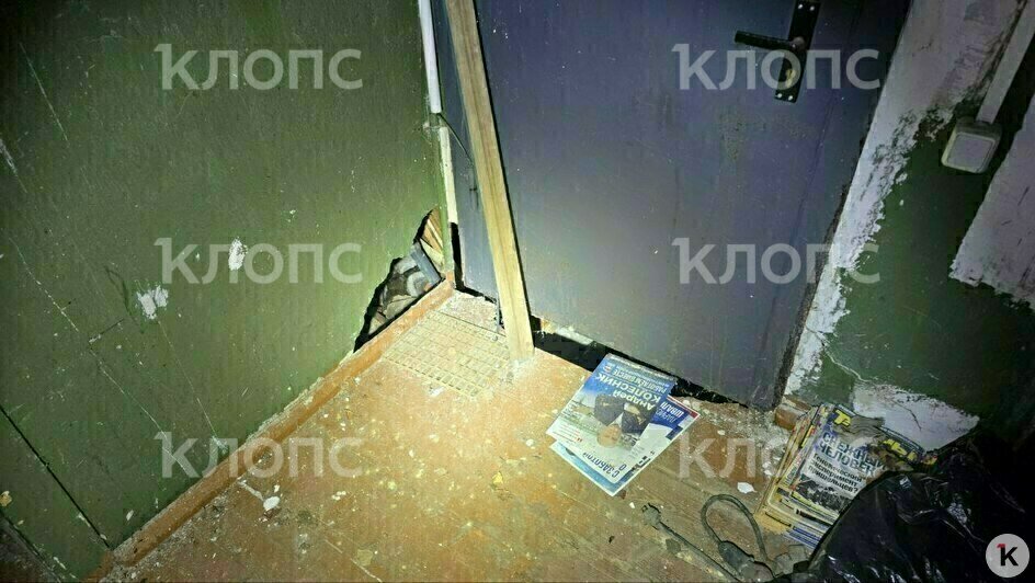 Жильцы показали состояние конструкций, разрушенные стены и пол квартиры на первом этаже | Фото: житель дома Анатолий