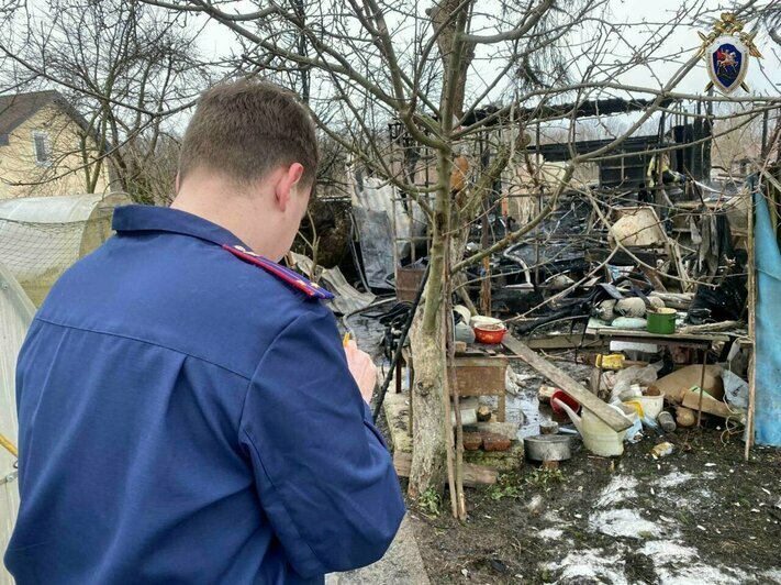 Фото: СУ СК России по Калининградской области | Следователь работает на месте происшествия. 