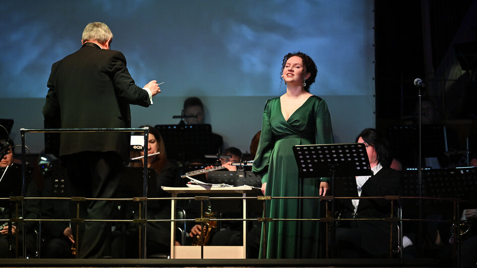 Зал поднялся в едином порыве: в Калининградской филармонии состоялся концерт «Защитникам Отечества посвящается»   - Новости Калининграда | Фото: Амирхан Сулейманов / Калининградская филармония