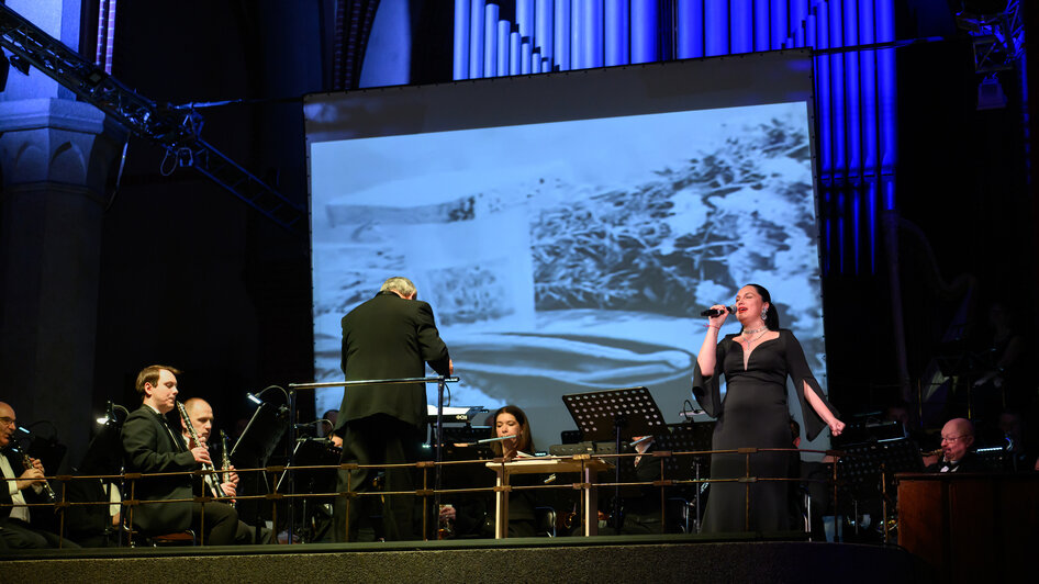 Зал поднялся в едином порыве: в Калининградской филармонии состоялся концерт «Защитникам Отечества посвящается»   - Новости Калининграда | Фото: Амирхан Сулейманов / Калининградская филармония