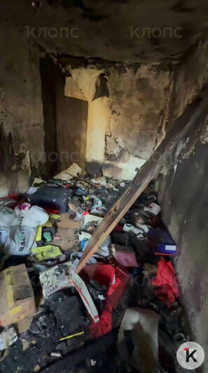 В квартире разбиты окна и испорчен балкон, выгорели две комнаты | Скриншот видеозаписи