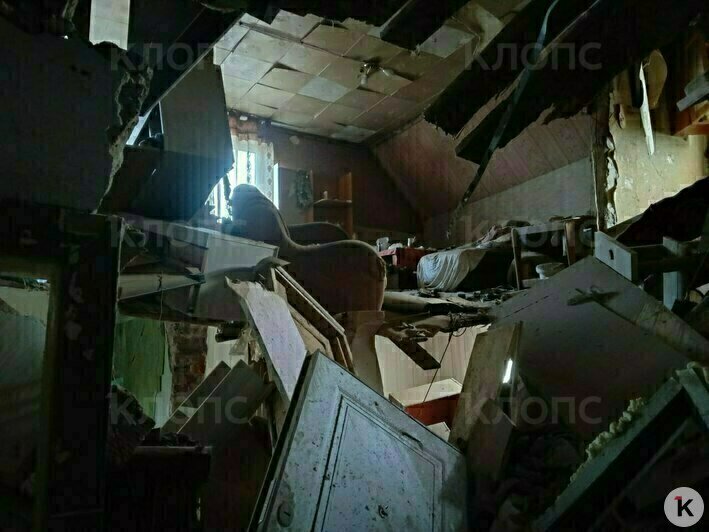 Перекрытия и стены могут в любой момент рухнуть | Фото: житель дома Сергей 