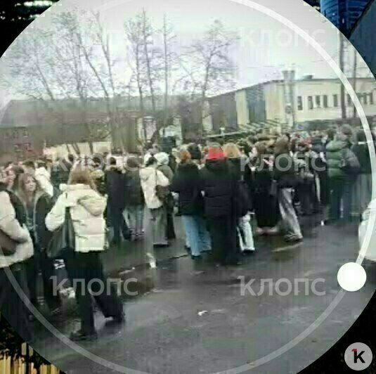 Студентов эвакуировали, в зданиях работают силовики  | Скриншоты видеозаписей 