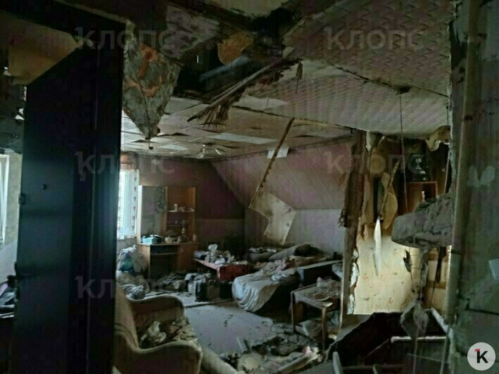 Перекрытия и стены могут в любой момент рухнуть | Фото: житель дома Сергей 