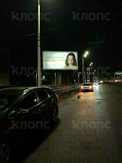 На одной из крупных улиц Калининграда сразу пять машин пробили колёса, угодив в «оттаявшую» после зимы яму (фото) - Новости Калининграда | Фото читателя