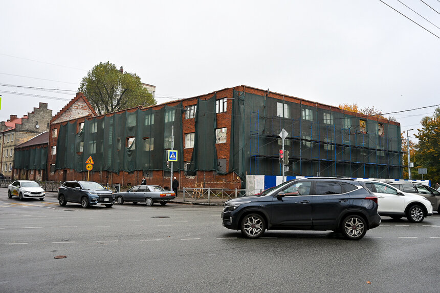 Сейчас здание выглядит заброшенным. | Фото: Александр Мелехов