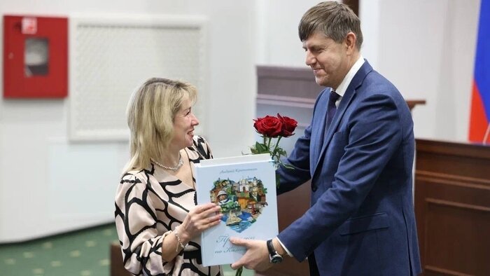 Андрей Кропоткин поздравил сотрудников школ и детских садов с 8 Марта   - Новости Калининграда | Фото: пресс-служба регионального парламента