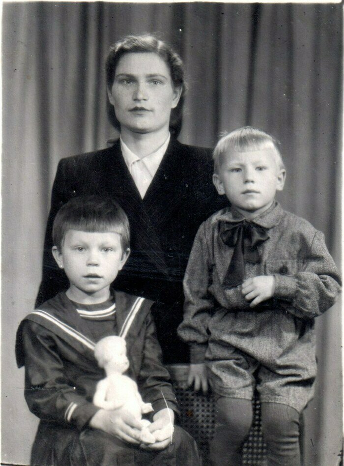 Марина с мамой и братом | Фото: личный архив героини публикации