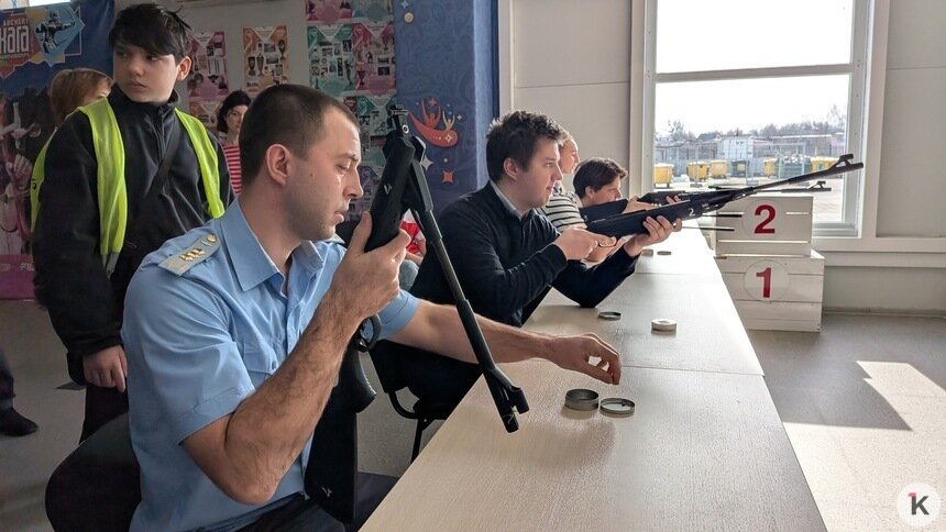 Главное — не попасть куда не надо: на открытом фестивале в Калининграде собрались те, кто не умеет стрелять (фото)   - Новости Калининграда | Фото: «Клопс»