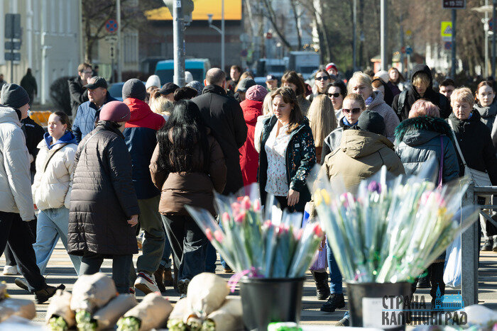 8 Марта уже с нами: город полон цветов и улыбок 