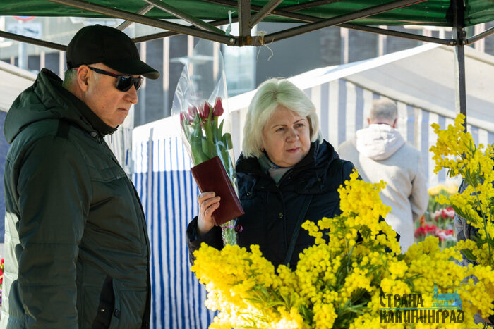 8 Марта уже с нами: город полон цветов и улыбок 