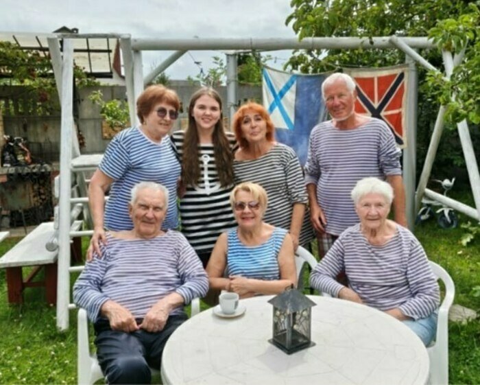 Вся семья на день ВМФ надевает тельняшки  | Фото: архив героя публикации