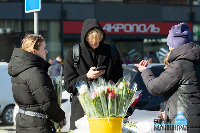 8 Марта уже с нами: город полон цветов и улыбок 