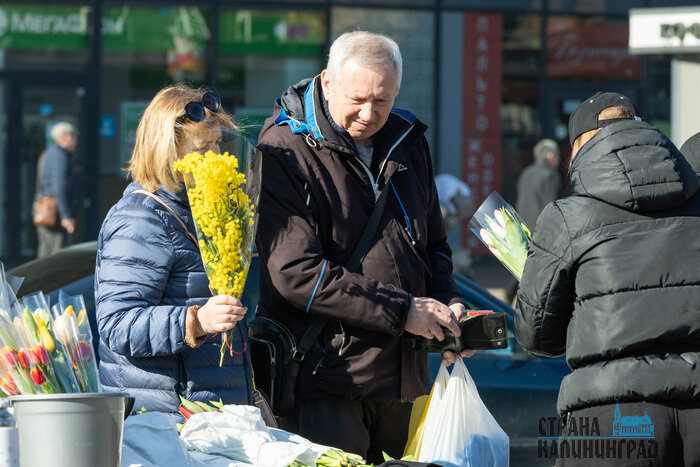 8 Марта уже с нами: город полон цветов и улыбок 