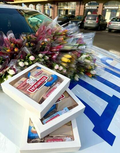 Цветы вместо штрафов: ГИБДД и ТМ «Нежинская» устроили автоледи Калининградской области весенний сюрприз - Новости Калининграда