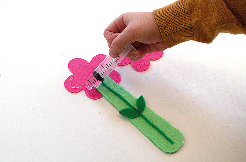 Цветок для любимой мамы: делаем яркую закладку к 8 Марта | Фото: Ксения Андреева