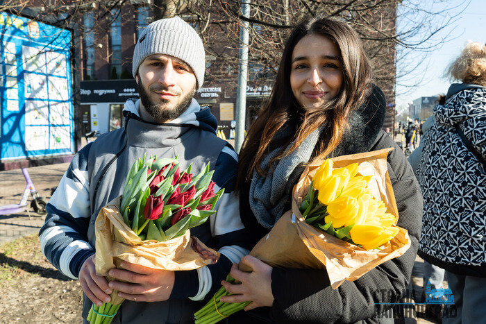 8 Марта уже с нами: город полон цветов и улыбок 