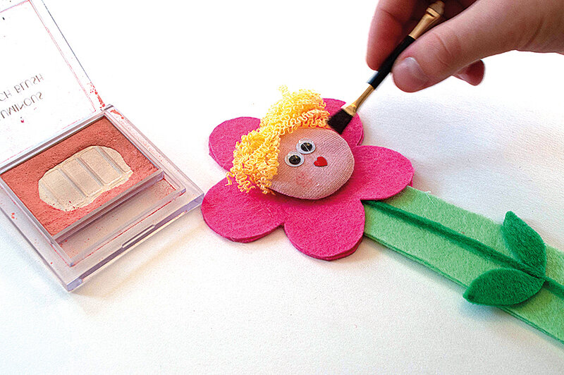 Цветок для любимой мамы: делаем яркую закладку к 8 Марта | Фото: Ксения Андреева