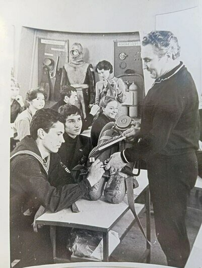 Евгений Арсеньевич 40 лет учил ребят подводному плаванию | Фото: архива героя публикации