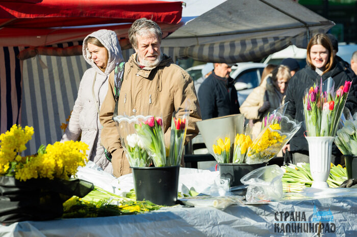 8 Марта уже с нами: город полон цветов и улыбок 