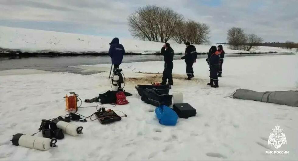 В Подмосковье более 140 человек ищут троих детей, ушедших к замёрзшей реке: пока нашли только шапку (фото, видео) - Новости Калининграда | Фото: канал МЧС Московской области / Телеграм
