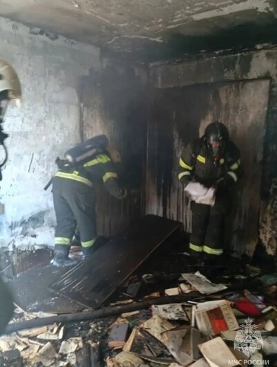 Свеча едва не обернулась бедой: из горевшей высотки на Сельме спасли 10 человек, ещё 132 эвакуировали - Новости Калининграда | Фото: МЧС Калининградской области / «ВКонтакте»