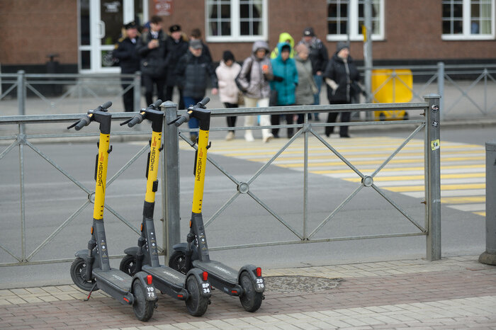 В этом году в городе планируют выделить около 800 парковочных мест для велосипедов и электросамокатов. | Фото: архив «СК»