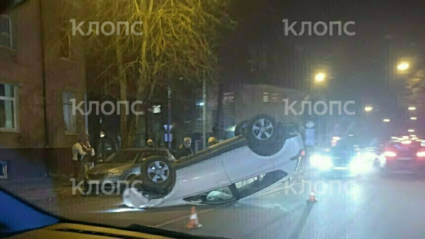 В Калининграде на Карла Маркса перевернулась легковушка - Новости Калининграда | Фото очевидцев