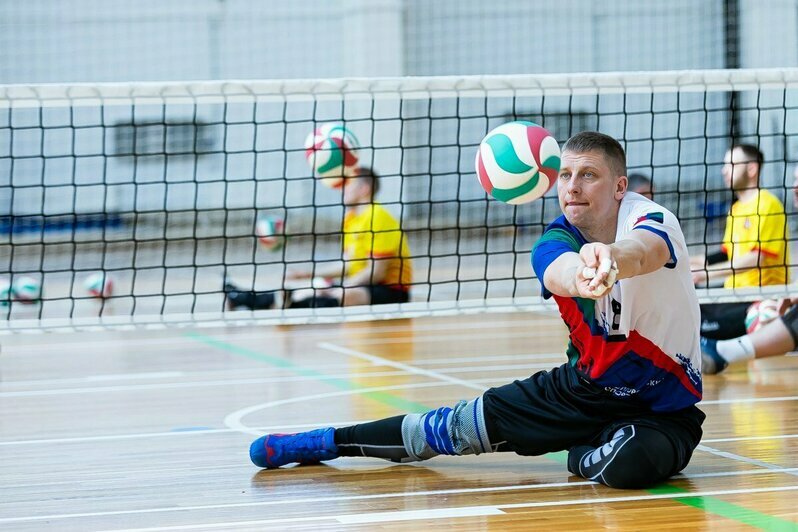 Игра за гранью: в Калининграде стартовал чемпионат России по волейболу сидя - Новости Калининграда | Фото: Александр Подгорчук / «Клопс»
