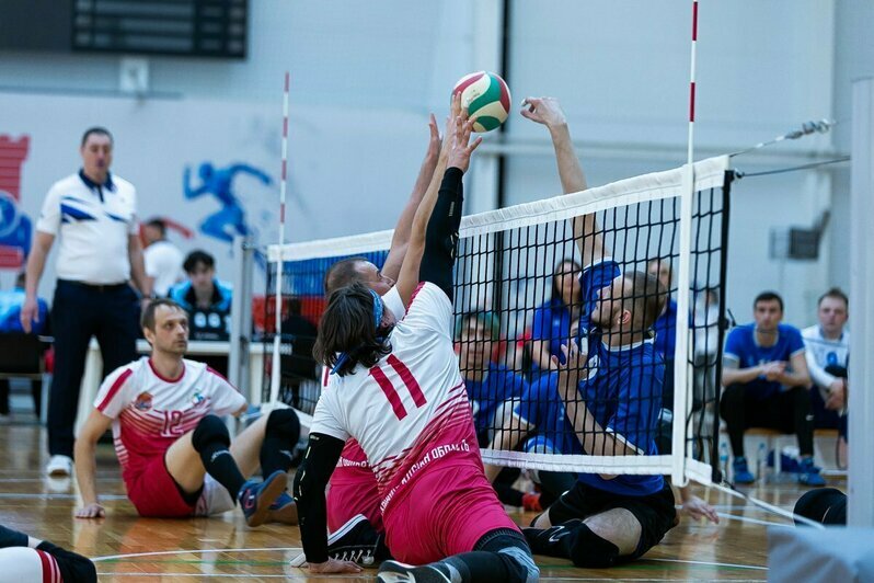 Игра за гранью: в Калининграде стартовал чемпионат России по волейболу сидя - Новости Калининграда | Фото: Александр Подгорчук / «Клопс»