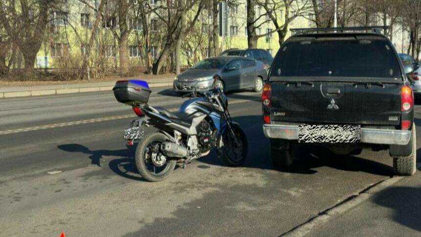 На Невского выезжавшая с АЗС легковушка столкнулась с мотоциклом - Новости Калининграда | Фото: ГАИ региона