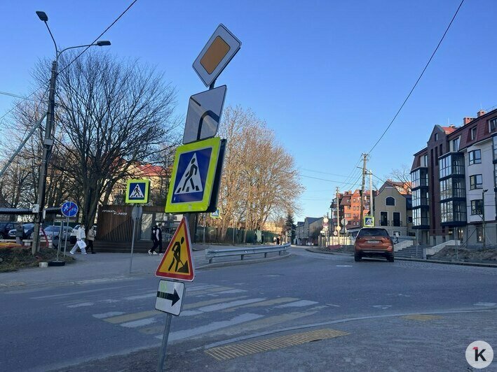 В Янтарном «растаял» асфальт, в Пионерском появилась дыра на новой дороге (фото) - Новости Калининграда | Фото: «Клопс»