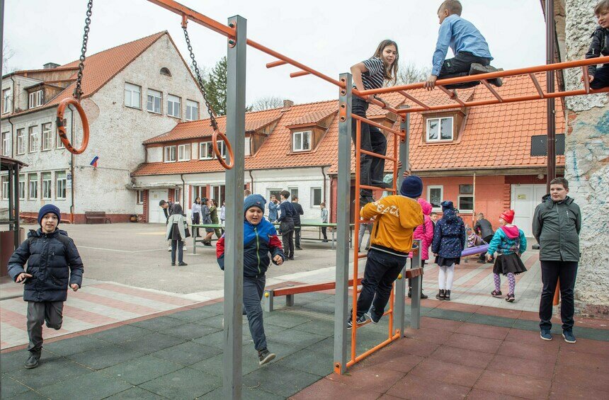 Во время экспедиции исследователи посетили местную школу, где сохранились уникальные материалы о жизни первых жителей. | Фото: архив «СК»