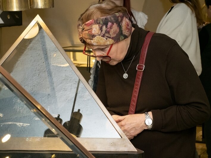 «Это не просто работы, это изобретения»: в Музее янтаря открылась выставка винтажных украшений (фото) - Новости Калининграда | Фото: Калининградский музей янтаря