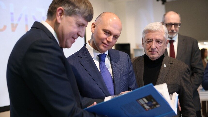 Андрей Кропоткин провёл презентацию своей новой книги «Калининград. Россия»   - Новости Калининграда | Фото: пресс-служба регионального парламента