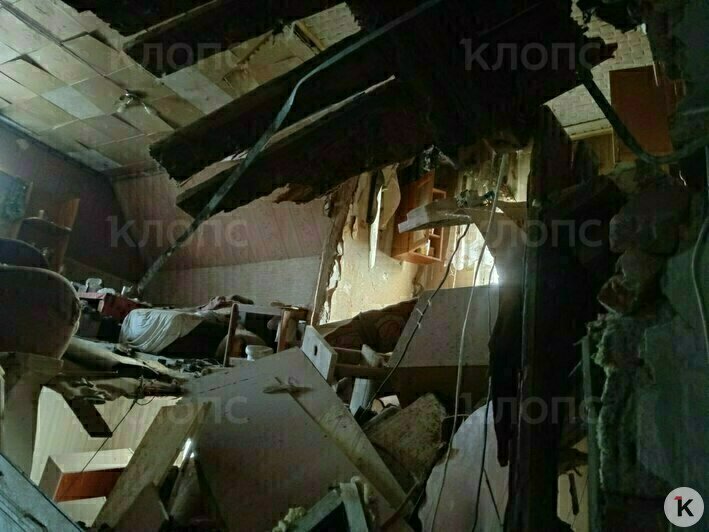 Вещи погребены под развалинами  | Фото: жители дома